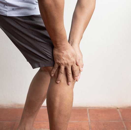 Dolor persistente al caminar o al realizar actividades